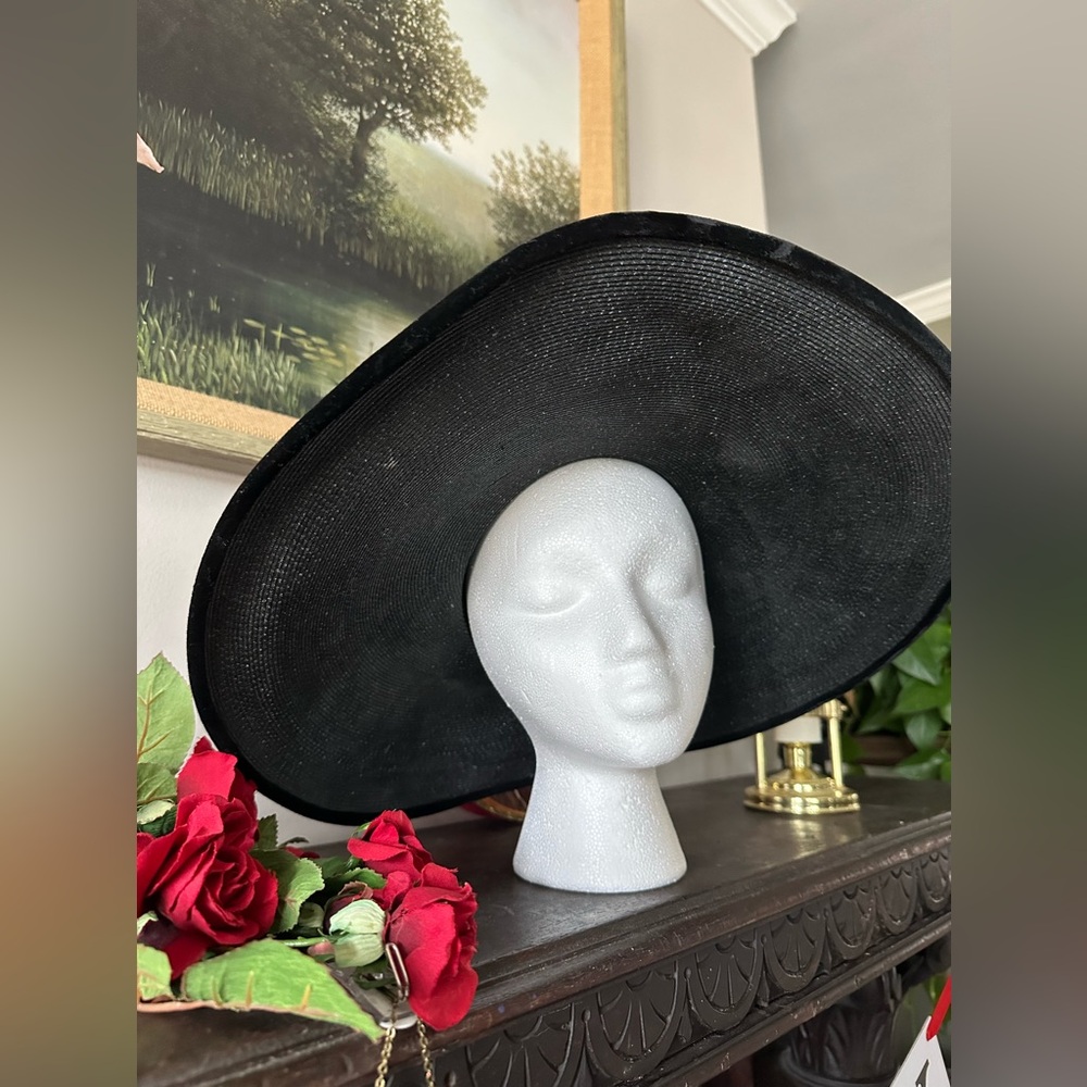 1930s/1940s wide brimmed black straw and velvet hat